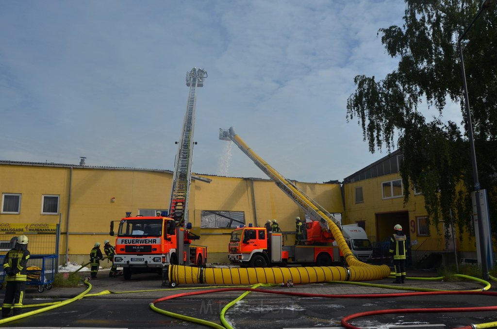 Grossfeuer Poco Lager Koeln Porz Gremberghoven Hansestr P551.JPG - Miklos Laubert